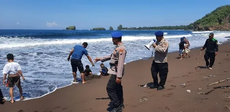 Libur Lebaran Idul Fitri Polres Jember Maksimalkan Pengamanan Wisata Pantai