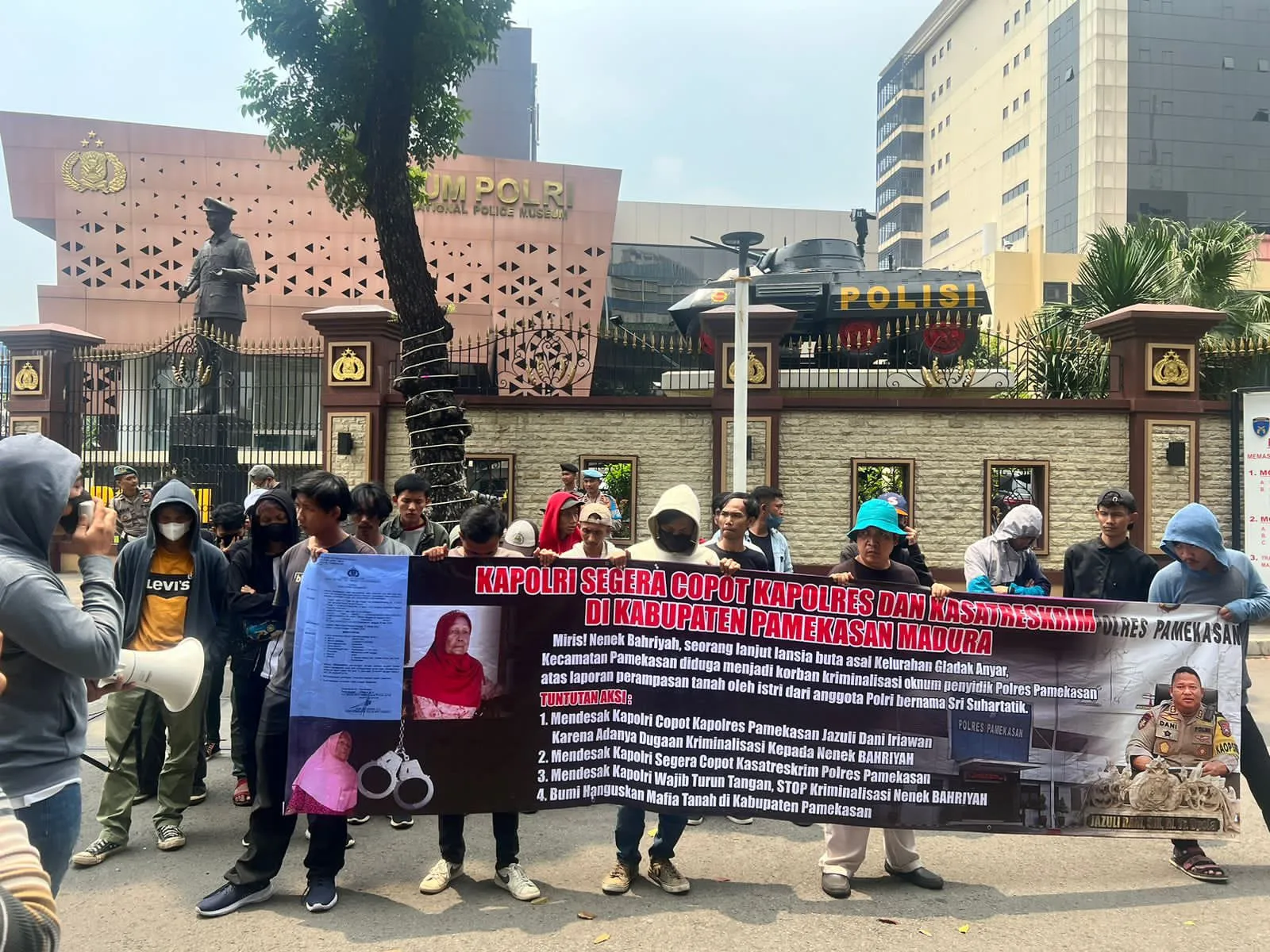 Kasus Nenek Bahriyah Berbuntut Panjang, Pamekasan Progresif Gelar Aksi Demo di Mabes Polri