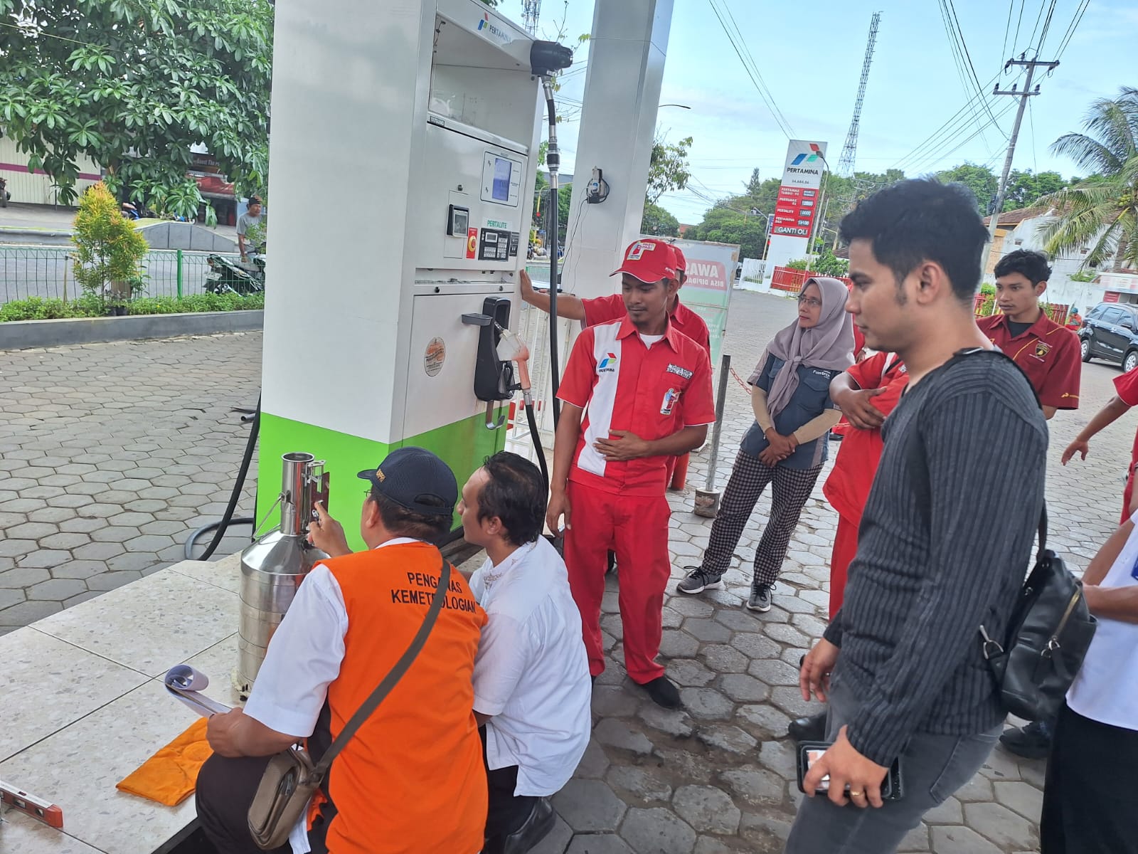 Pastikan Keakuratan Pengisian, Tim Gabungan Polresta Banyuwangi Sidak SPBU