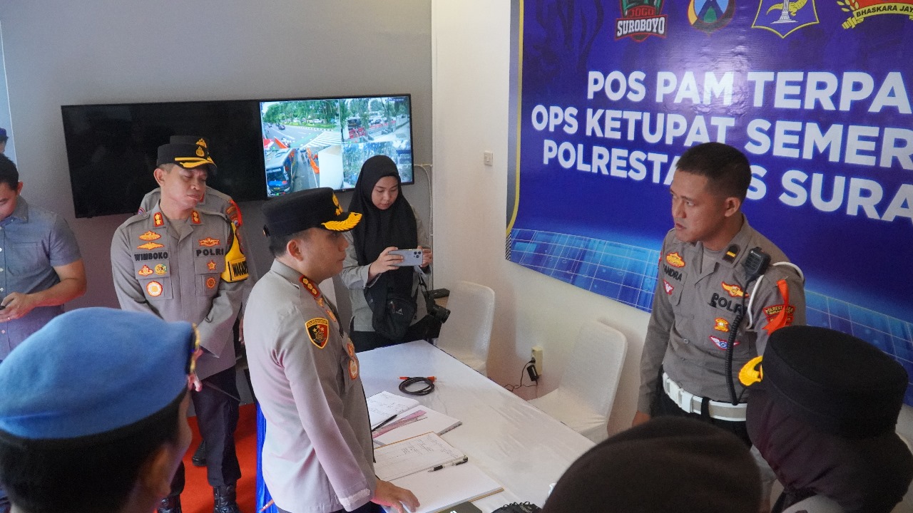 Kapolrestabes Surabaya Cek Pospam Pastikan Kesiapan Personel Operasi Ketupat Semeru 2024