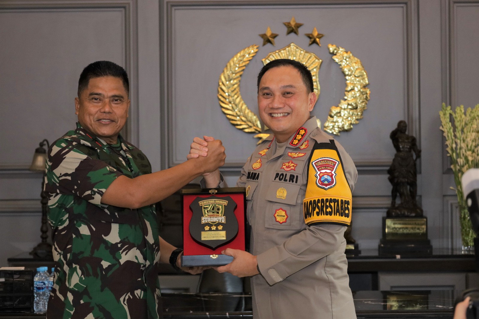 Jalin Silaturahmi, Danpasmar 2 Kunjungi Polrestabes Surabaya