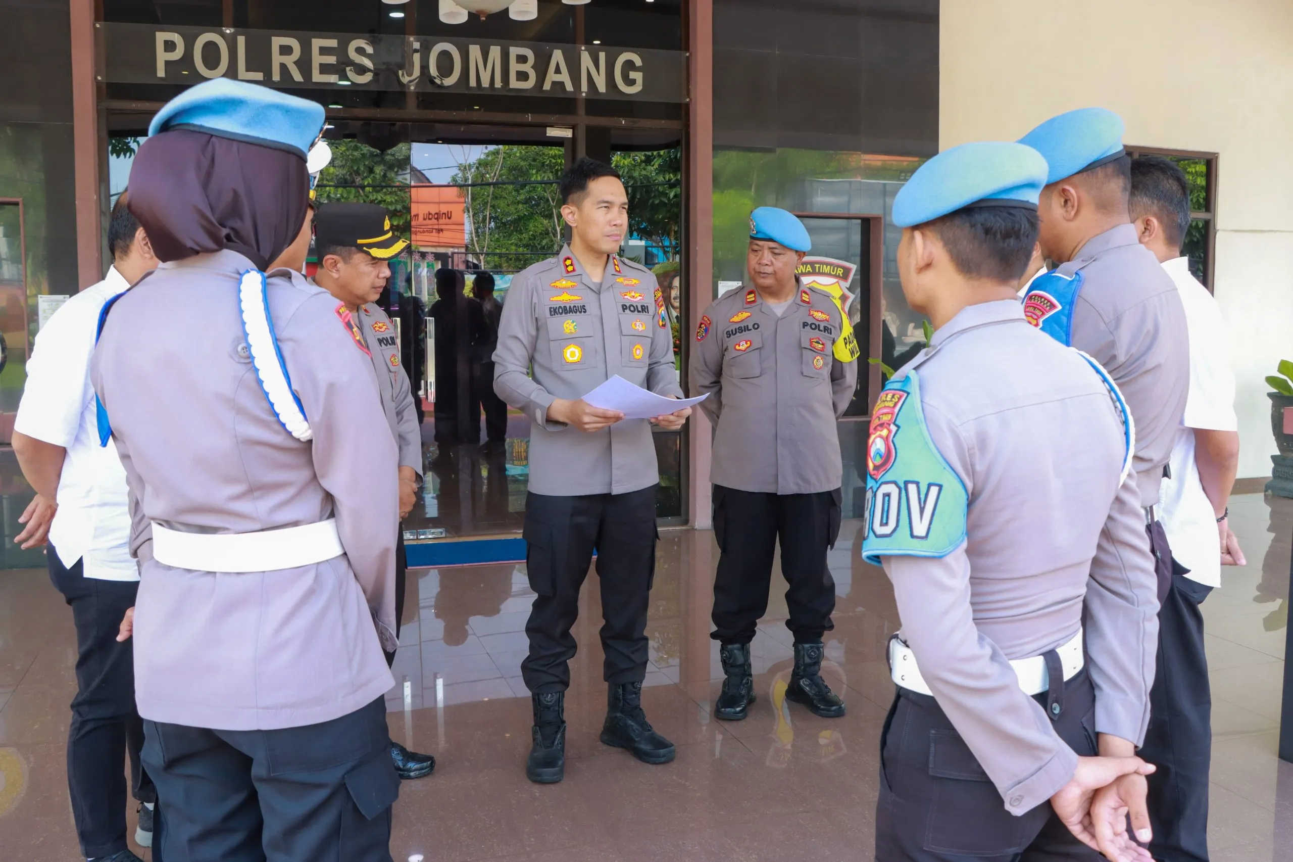 Jelang Putusan MK, Polres Jombang Siagakan Personel Amankan Gedung KPU dan Bawaslu Jombang