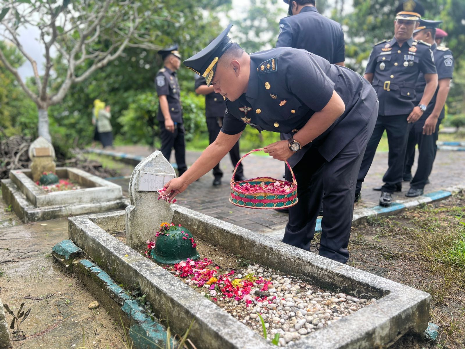 Sambut HBP Ke-60 Lapas Narkotika Kelas IIA Pamekasan Gelar Ziarah dan Upacara Tabur Bunga di TMP Panglegur