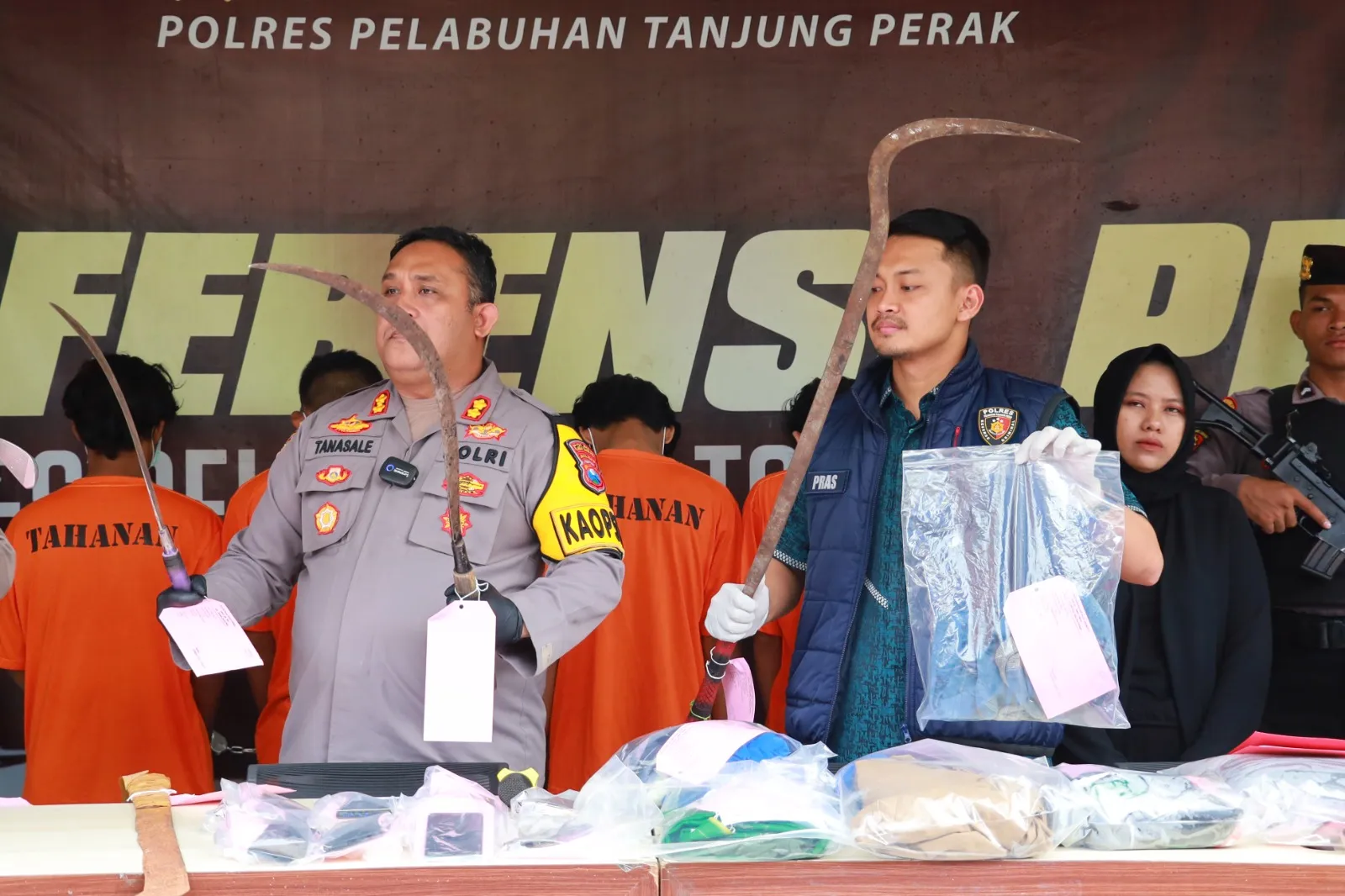 Polres Pelabuhan Tanjung Perak Berhasil Amankan Enam Pelaku Pengeroyokan Yang Mengakibatkan Korban Meninggal Dunia