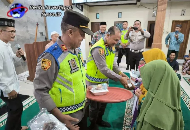 Kapolsek Mengwi Berbagi Takjil di Yayasan Nurul Islah