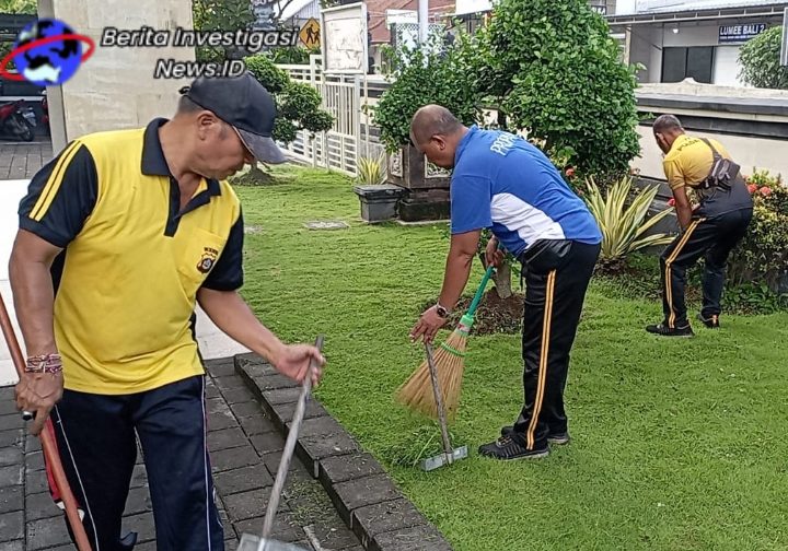 Polsek Denbar Gelar Program Sabtu Bersih Lingkungan