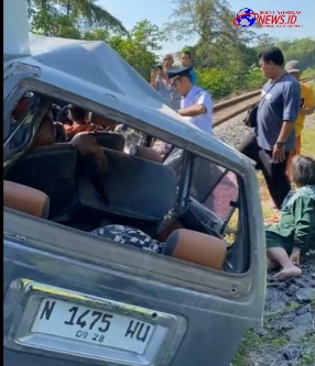 Rombongan Bu Nyai Ponpes Sidogiri Tertabrak Kereta Api Pandalungan di Rejoso Pasuruan, Empat Meninggal