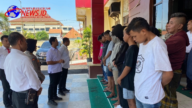 Polisi Beri Pembinaan Delapan Pemuda Yang Diamankan di Alun – alun Kraksaan