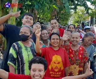 Wali Kota Surabaya Berikan Baksos Sembako dan Kursi Roda ke Warga Kapasari Pedukuhan di Balai RW 10