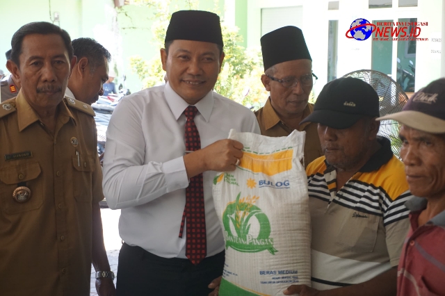 Plt. Bupati Sidoarjo Kawal Langsung Bantuan Pangan Beras di Kecamatan Candi