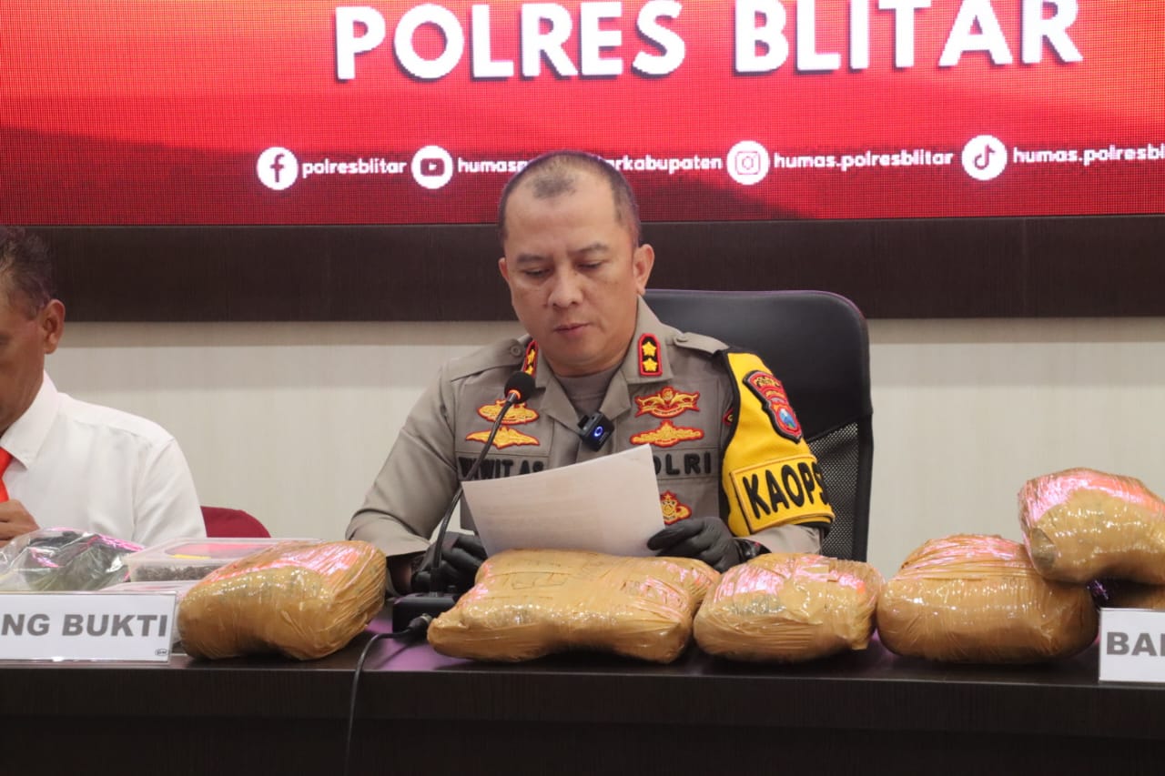 Polres Blitar Berhasil Amankan Pengedar Ganja Kering dan dobel L