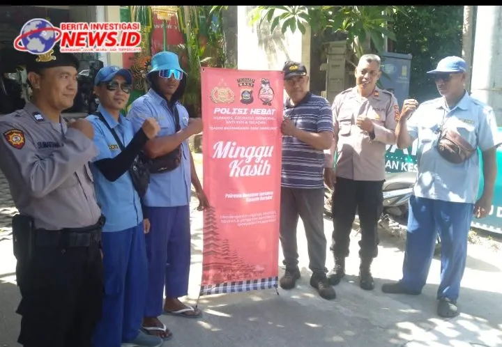 Minggu Kasih Polsek Kuta Bersama Juru Parkir Pantai Kuta