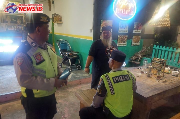 Patroli Subuh Polsek Denbar Cegah Bermacam Gangguan Kamtibmas 