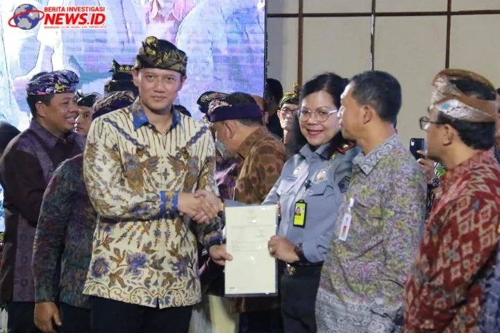 Kakanwil Kemenkumham Bali Terima Sertifikat Elektronik Hak Pakai Lahan dari Menteri ATR/BPN