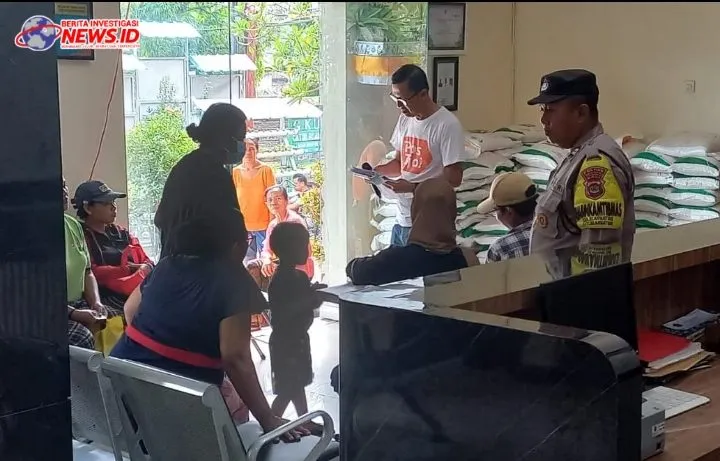 Bhabin Polsek Blahbatuh Kawal Penyaluran Beras Badan Ketahanan Pangan Nasional