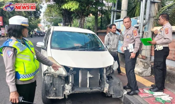 Respon Cepat Kanit Lantas Polsek Denbar Tangani Laka Lantas Depan Pasar Sanglah