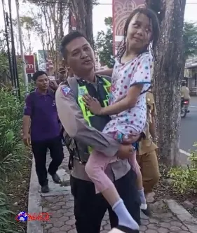 Gerak Cepat Personil Polres Bondowoso Tangani Anak Berkebutuhan Khusus Yang Terlantar di Hotel Palm