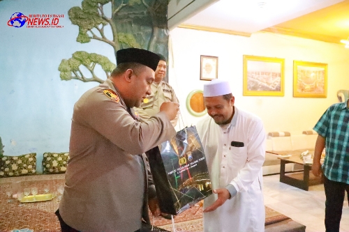 Jelang Pilkada 2024, Kapolres Pelabuhan Tanjung Perak Jalin Silaturahmi Dengan Ulama