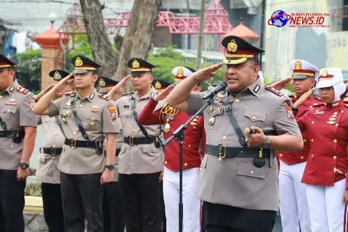 Jelang HUT Bhayangkara ke-78, Polres Pelabuhan Tanjung Perak Ziarah ke TMP WR Supratman