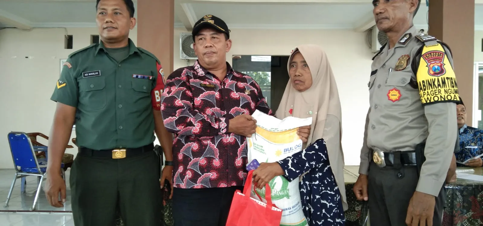 Pendistribusian Beras Tahap ll Tahun 2024,di Desa Pagerngumbuk Wonoayu