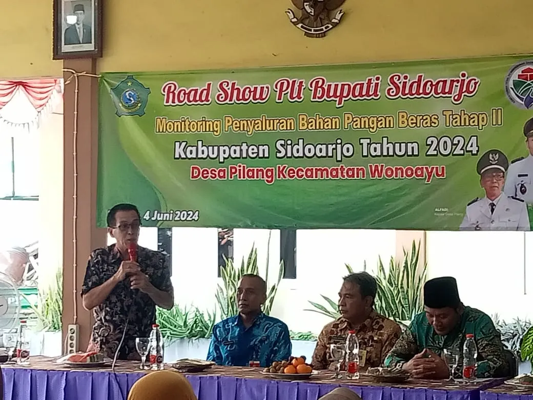 PLT Bupati Sidoarjo Road Show Monitoring Pembagian Beras Desa Pilang Kecamatan Wonoayu