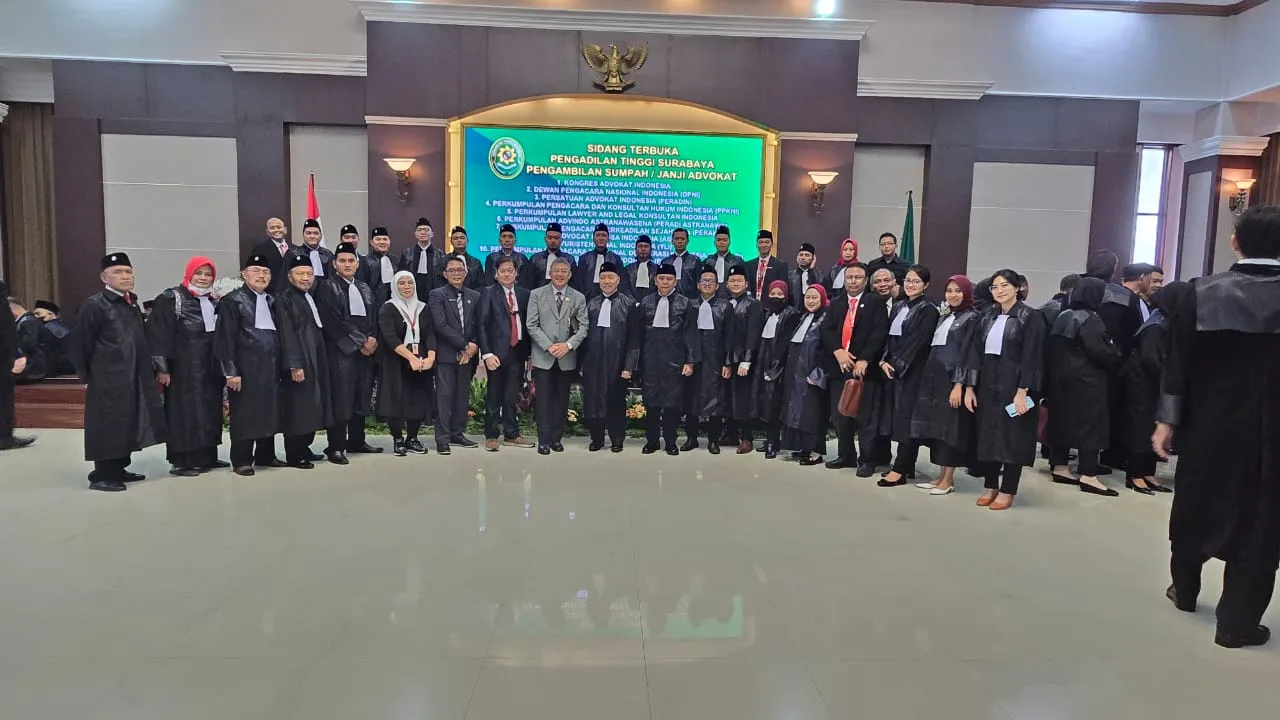 Puluhan Anggota Kongres Advokat Indonesia (ADVOKAI) Ikuti Pengambilan Sumpah Advokat di Pengadilan Tinggi Surabaya