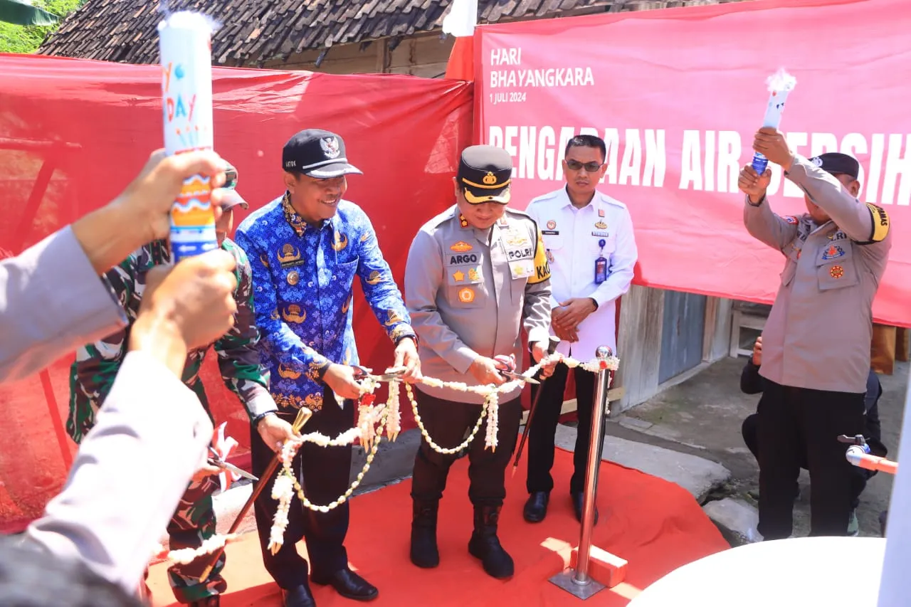 Bahagianya Warga Karanganyar Dapat Kado Sumur Bor di Hari Bhayangkara ke -78 Dari Polres Ngawi
