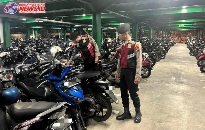 Antisipasi Curanmor, Personil Polres Bandara Ngurah Rai Sisir Parkiran