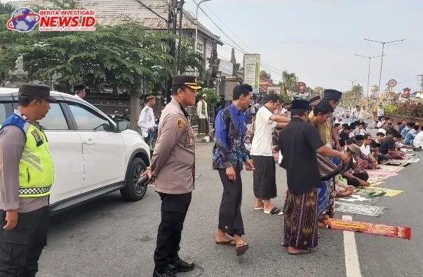 Kapolsek Gilimanuk Pimpin Pengamanan Sholat Idul Adha 1445 Hijriah di Masjid Al Mubarok