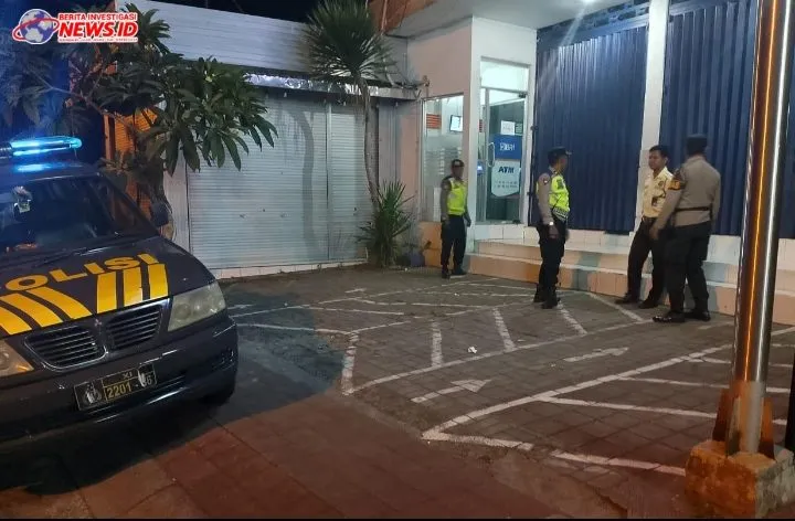Patroli Biru Polsek Abiansemal Sambangi Penjaga Bank BRI, Sampaikan Pesan Kamtibmas