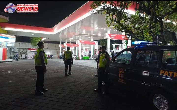 Patroli Biru Polsek Abiansemal Sambangi SPBU, Guna Ciptakan Situasi Aman Ditempat Umum
