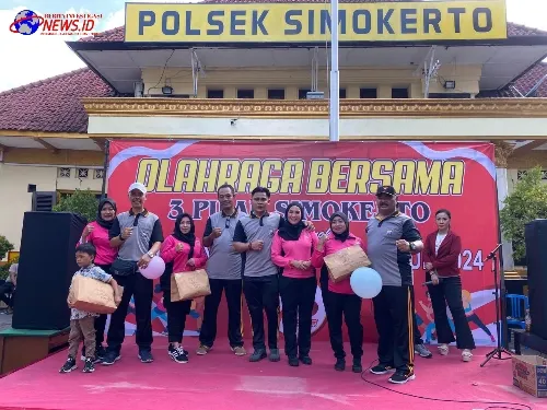 Rayakan HUT Bhayangkara Ke 78, Kapolsek Simokerto Ajak Masyarakat Makan dan Joget Bersama