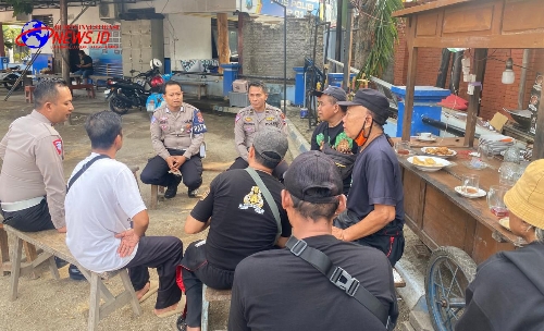 Ngopi Bareng Pedagang Pasar Senggol, Polres Ponorogo Sosialisasikan Kamseltibcarlantas