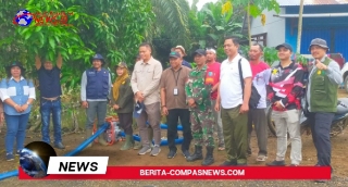Babinsa Koramil 1209-02/ Sanggau Ledo Pantau Situasi Kampung Pancasila Lewat Komsos