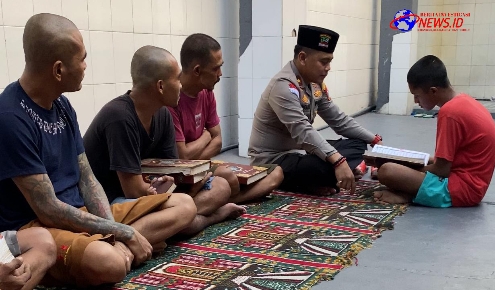 Khatam Al-Quran, Tahanan Polsek Simokerto Dapat Surprise Pilih Menu Makanan Yang Diinginkan