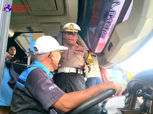 Operasi Patuh Semeru 2024 Polres Lumajang Gelar Sosialisasi Tertib Lalin di Terminal Menak Koncar