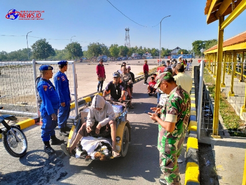 Sinergitas Jaga Kamtibmas Polres Situbondo Bersama TNI Patroli Dialogis di Pelabuhan Jangkar
