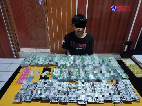 Polres Ngawi Ungkap Peredaran Okerbaya, Tersangka dan Ribuan Pil Koplo Berhasil Diamankan