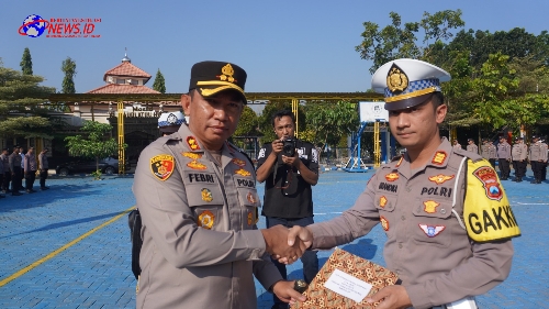 Berhasil Raih Prestasi Tingkat Nasional, Kapolres Bangkalan Beri Reward Sembilan Personel Satlantas