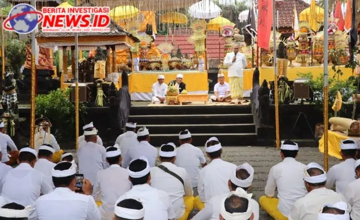 Laksanakan Upakara Piodalan di Pura Satyena Kencana Polres Gianyar