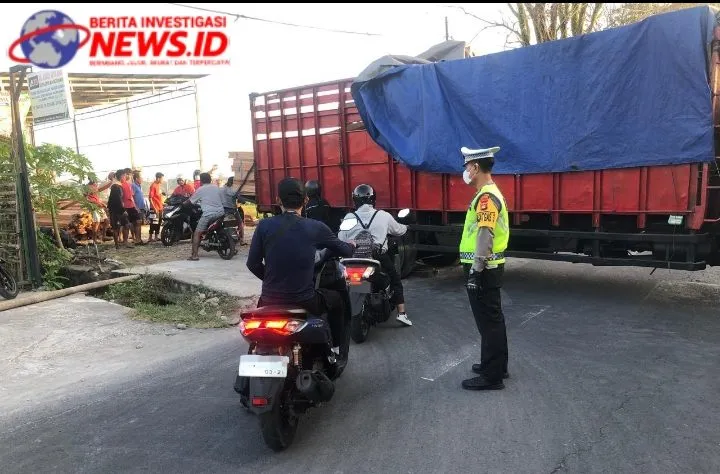 Truk Mogok di Jalur Padat, Iptu Mustika Gerak Cepat Urai Kemacetan