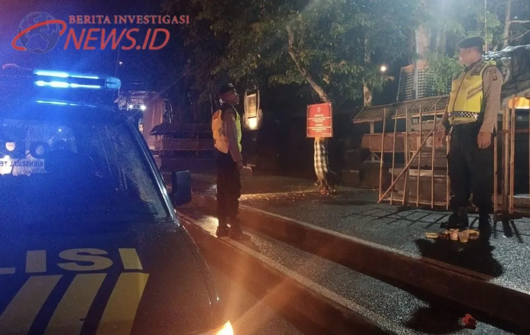 Rutinitas Blue Light Patrol Polsek Abiansemal Sambangi Sejumlah Tempat Suci
