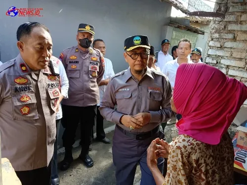 Polri Peduli, Kapolres Bangkalan Beri Bantuan Renovasi MCK dan Rumah Tidak Layak Huni