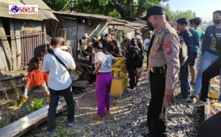 Sopir Angkot Tewas Tertabrak Kereta Api di Sidoarjo