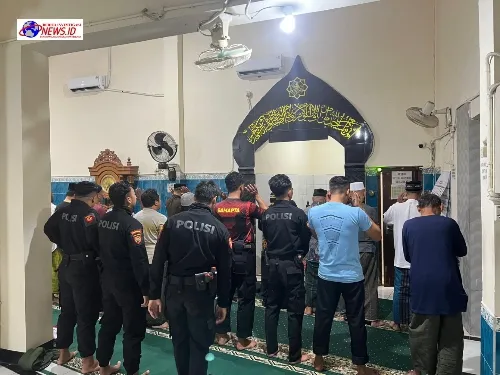 Sat Samapta Polrestabes Surabaya Gelar Sholat Subuh Berjamaah Untuk Colling System Jelang Pilkada