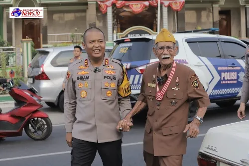 Hari Juang Polri ke-79, Kapolres Mojokerto Beri Kado Special Veteran Polisi Istimewa Yang Berusia 102 Tahun
