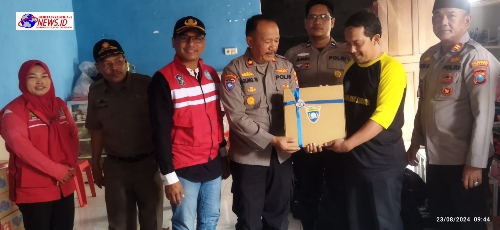 Polrestabes Surabaya Gelar Jum'at Curhat, Berikan Bantuan Sosial dan Sarana Kontak di Sumberrejo