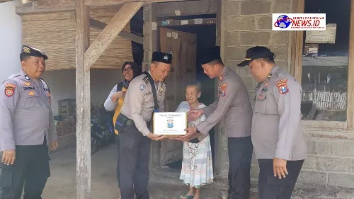 Peduli Sesama, Polisi Salurkan Bantuan Untuk Warga Kedungwaru Tulungagung