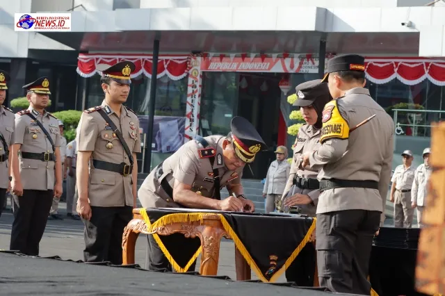 Kapolrestabes Surabaya Pimpin Upacara Sertijab Pejabat Utama dan Kapolsek Jajaran Polrestabes Surabaya