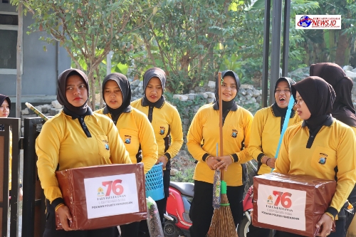 Sambut Hari Jadi ke-76, Polwan Polres Pamekasan Gelar Kerja Bakti Religi dan Bakti Sosial
